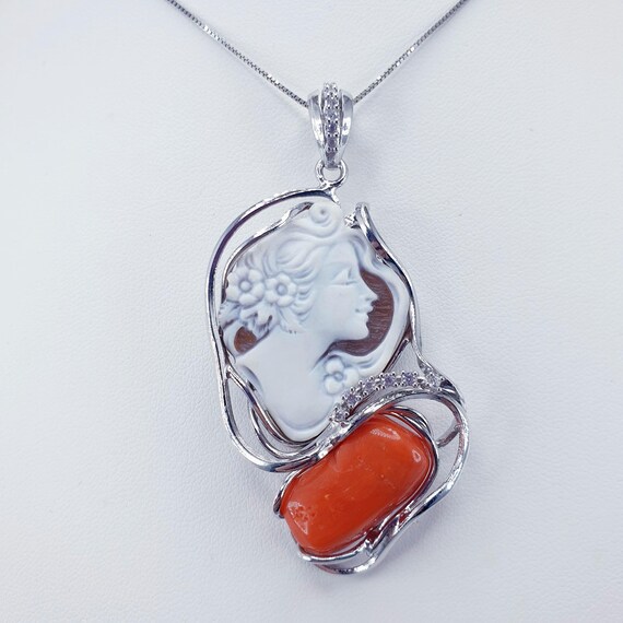 Necklace with red coral and cameo