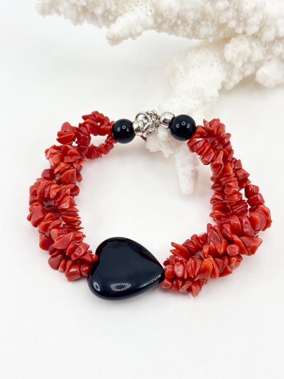 Bracelet in red CORAL from the Mediterranean Sea, heart in natural black ONYX and 925 SILVER clasp