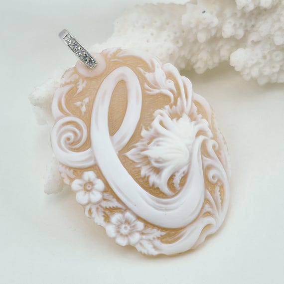 Cameo engraved on Cassis Madagascariensis shell, 925 silver