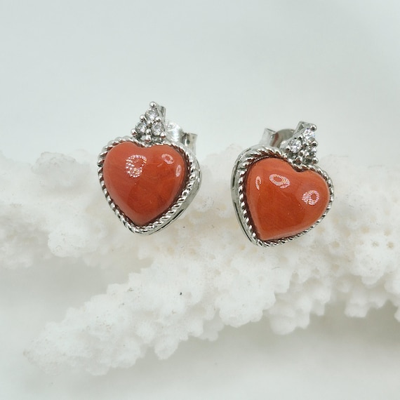 Handcrafted Mediterranean coral heart earrings in 925 silver and zirconia.