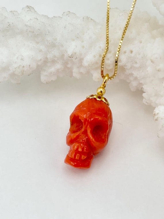 Skull pendant in natural red CORAL from the Mediterranean Sea and gold-plated 925 SILVER clasp