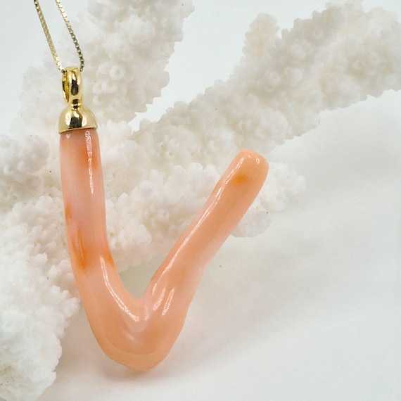 Pendant in pink coral from Asian seas, natural letter V, 925 silver plated in gold