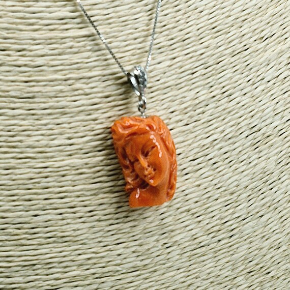 Pendant cameo in Cerasuolo Coral
