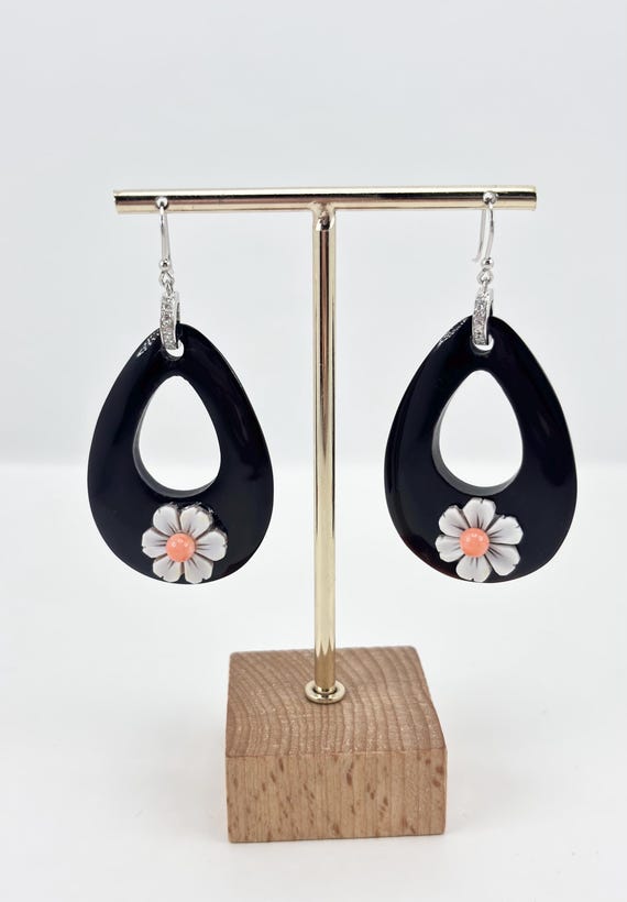 Earrings made of ONYX, pink CORAL from the Pacific Ocean and hand-engraved floral CAMEO on a shell, set in 925 silver