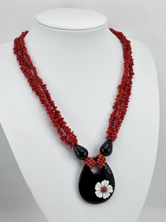 3-strand necklace in CORAL from the Mediterranean Sea with onyx drop and CAMEO flower and gold-plated 925 SILVER clasp