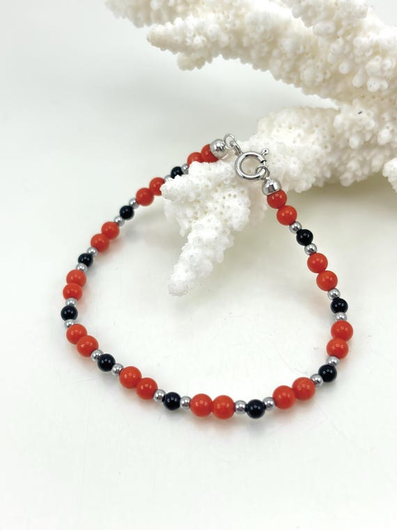 Bracelet in natural red CORAL from the Mediterranean Sea, spheres in natural ONYX and grey hematite with 925 SILVER clasp