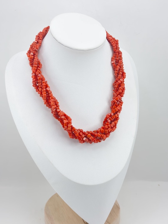 Collana modello torchon multi filo con sassetti in CORALLO rosso naturale proveniente dal Mar Mediterraneo e chiusura in Argento 925