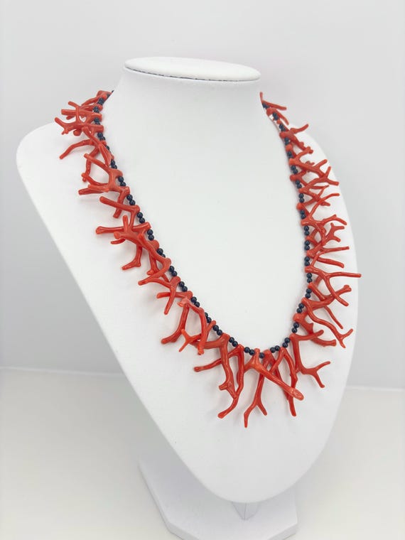 Necklace in natural red CORAL from the Mediterranean Sea alternating with natural black ONYX spheres and 925 silver clasp