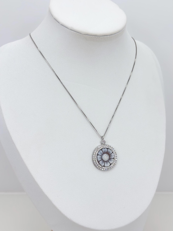 Hand-engraved CAMEO pendant on a Cassis Madagascariens shell with a 925 SILVER and zirconia setting.