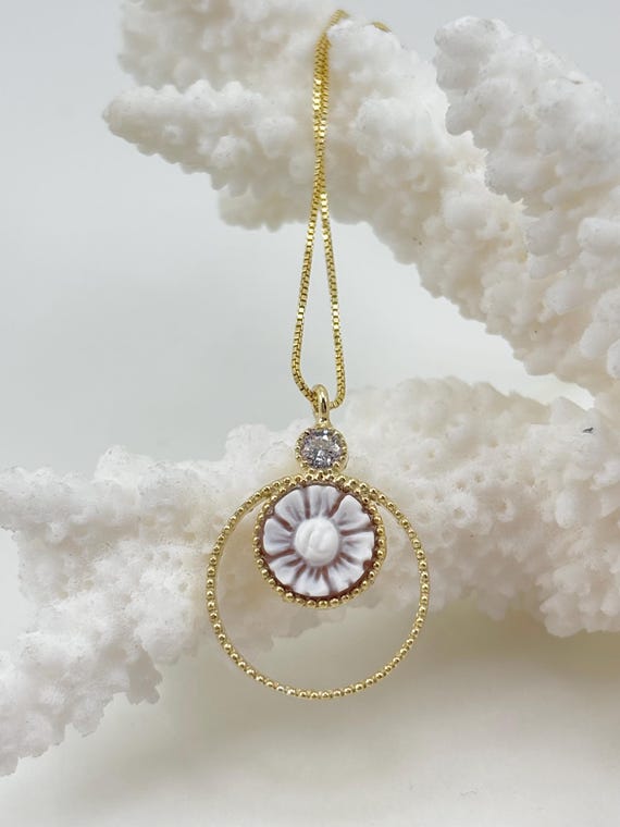 Pendant with floral CAMEO engraved on Cassis Madagascariens shell with 925 SILVER gold plated and ZIRCON setting