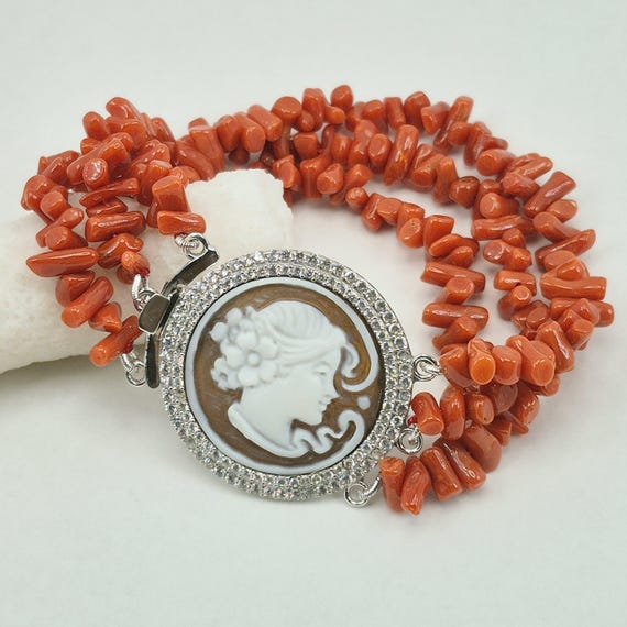 Mediterranean coral bracelet with clasp featuring a cameo engraved on a Cassis Madagascariensis shell, 925 silver, and zirconia.