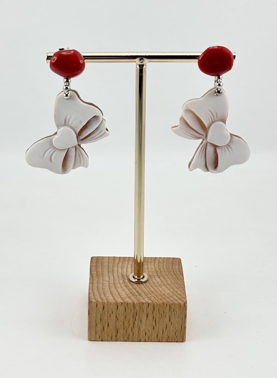 Mediterranean coral earrings with cameo bows engraved on Cassis Madagascariensis shell, 925 silver
