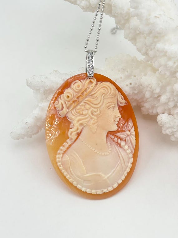 CAMEO engraved on Cassis Rufa shell, profile of a woman and setting in 925 SILVER and zircons