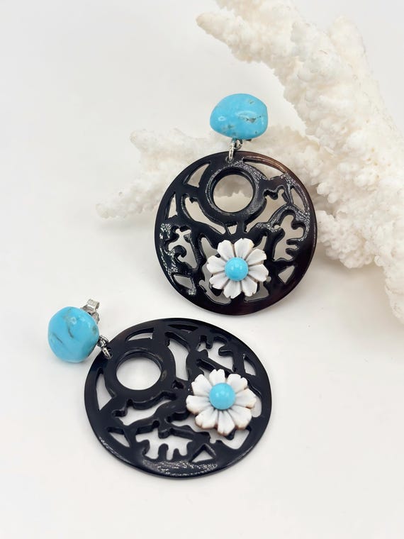 Earrings in natural stabilized TURQUOISE from the United States, floral CAMEO engraved on shell and 925 SILVER