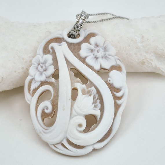 Cameo pendant engraved on Cassis Madagascariensis shell, letter D, personalized cameo, 925 silver, zirconia