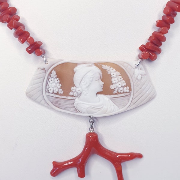 Ketting van rood koraal en cameo