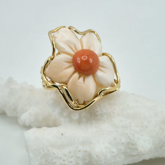 Cameo ring engraved on sardonyx shell and central button in Mediterranean coral, 925 silver