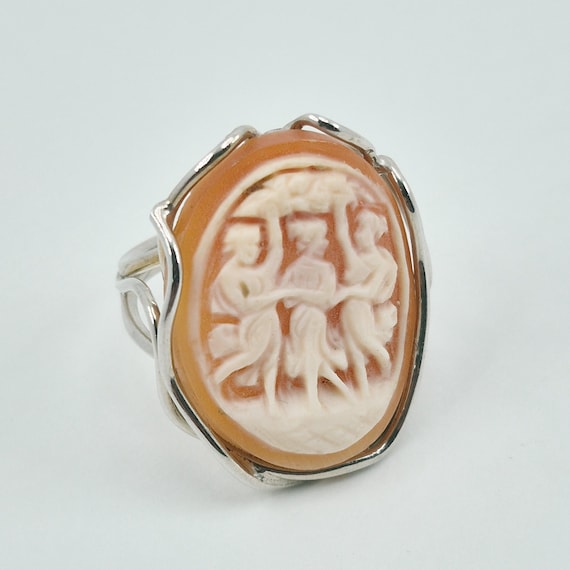 Cameo ring engraved on Cassis Madagascariensis shell, 925 silver, Italian craftsmanship