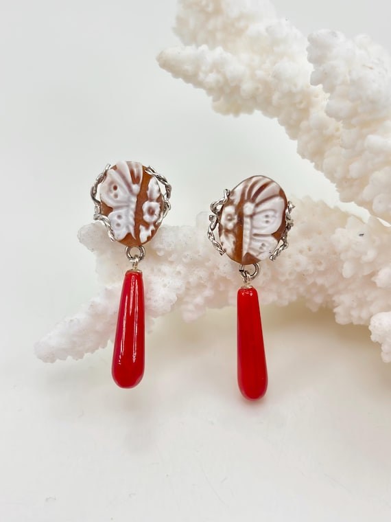 Dangle earrings with CAMEO engraved on Cassis Madagascariens shell and natural red CORAL set in 925 SILVER