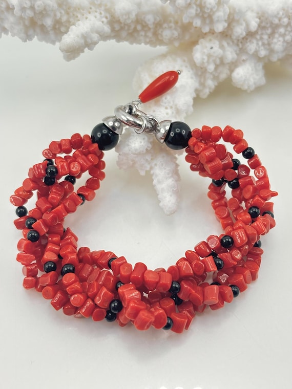 Multi-strand bracelet in red CORAL from the Mediterranean Sea and natural onyx spheres, 925 silver clasp