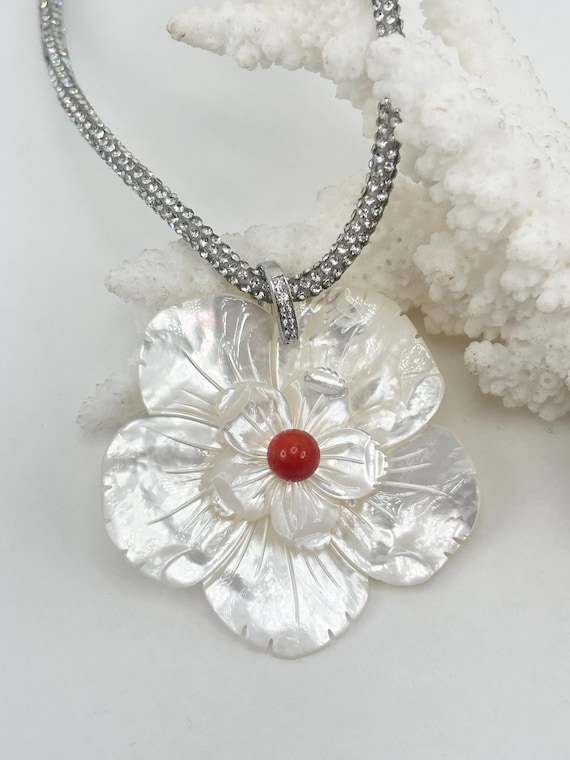 Pendant with MOTHER OF PEARL flower and natural red CORAL sphere, set in 925 silver and zircons
