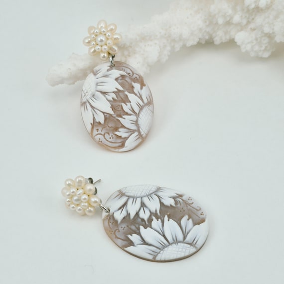 Cameo and pearl earrings, Italian cameo engraved on sardonyx shell, micro pearls on the earlobe, 925 silver