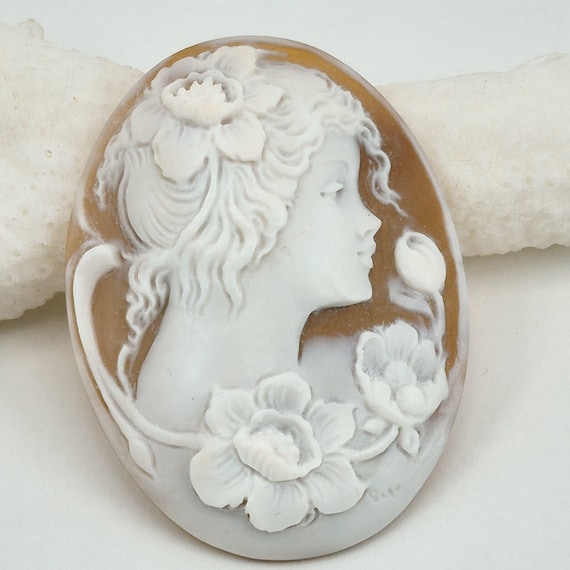 Engraved cameo