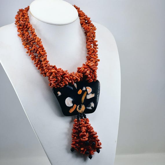 Mediterranean coral necklace, horn plate inlaid with coral, gold-plated 925 silver.