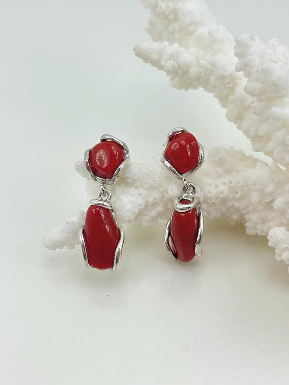 Dangling earrings with natural shapes of red CORAL from the Mediterranean Sea and set in 925 SILVER
