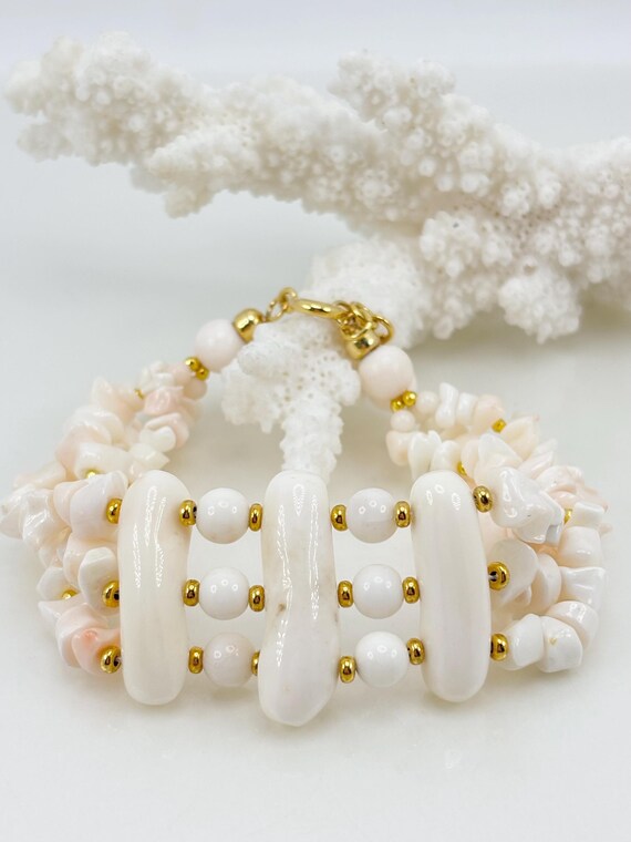 Bracelet in natural pink CORAL with central coral flakes and stones, alternating with hematite spheres and gold-plated 925 SILVER clasp