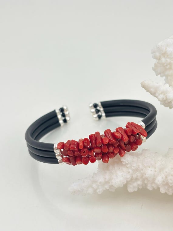Bracelet made of natural red CORAL from the Mediterranean Sea and rubber, set in 925 silver