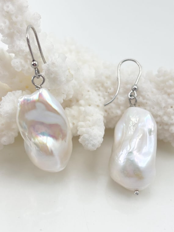 Elegant earrings with freshwater cultured baroque pearl from Asia and 925 silver