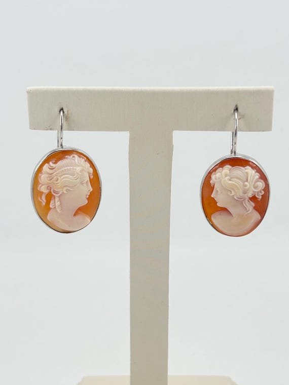 Dangle earrings with floral CAMEO engraved on Cassis Rufa shell, set in 925 SILVER