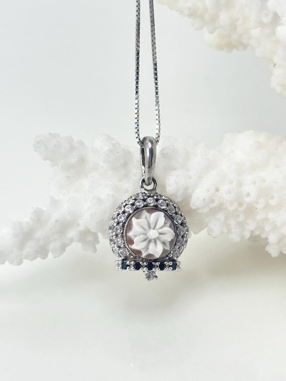 Bell pendant in 925 SILVER and ZIRCONIA, with floral cameo engraved on a cassis madagascariens shell, 925 silver chain.