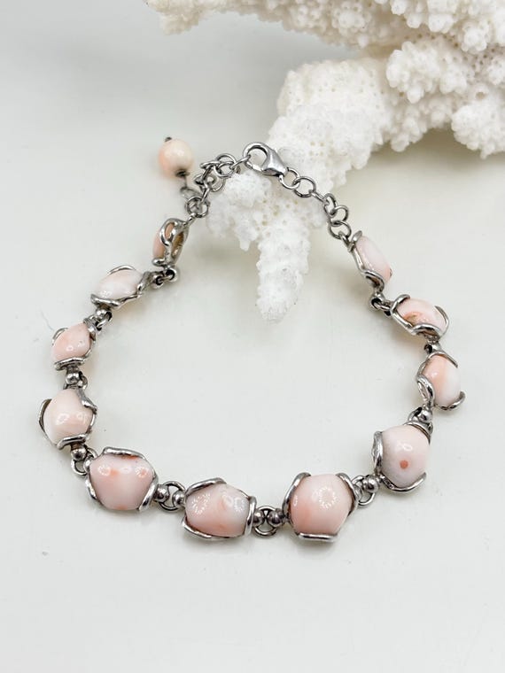 Bracelet with natural shapes of natural pink CORAL from the Pacific Ocean with a 925 Silver setting
