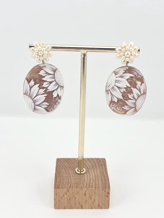 Cameo and pearl earrings, Italian cameo engraved on sardonyx shell, micro pearls on the earlobe, 925 silver