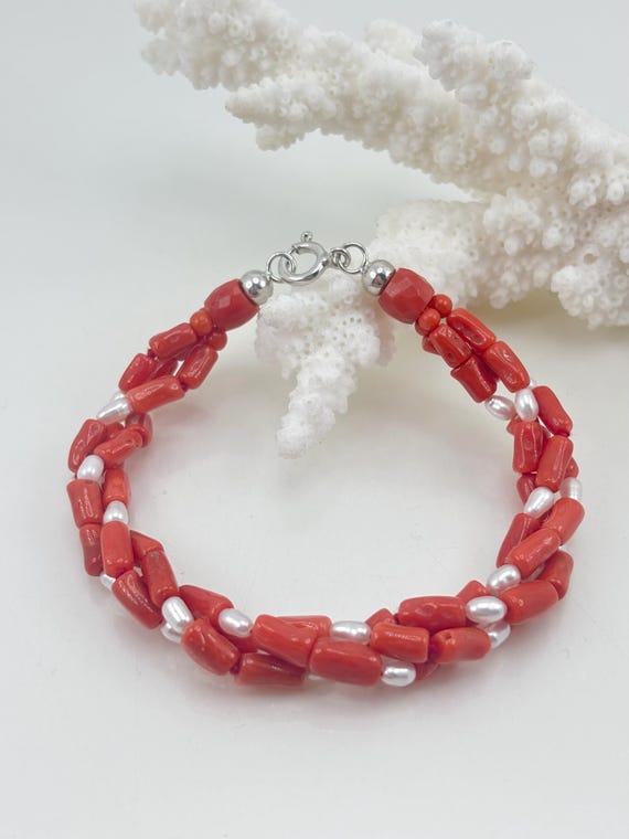 Torchon-style bracelet in natural red CORAL from the Mediterranean Sea, cultured pearls and 925 silver clasp
