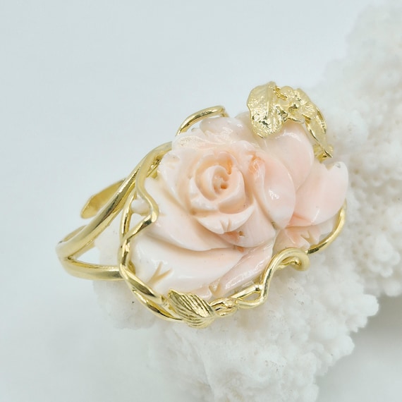 Hand-engraved pink coral ring, gold-plated 925 silver.