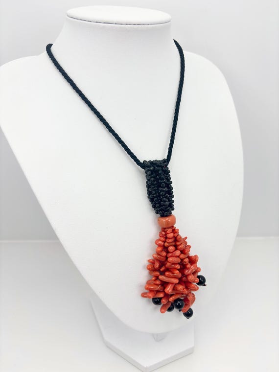 Necklace with tuft in natural Sciacca CORAL and natural black ONYX, clasp in gold-plated 925 SILVER