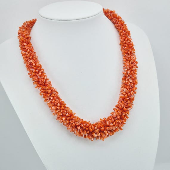 Cerasuolo coral necklace, Chinese floral engraving, 18kt yellow gold clasp