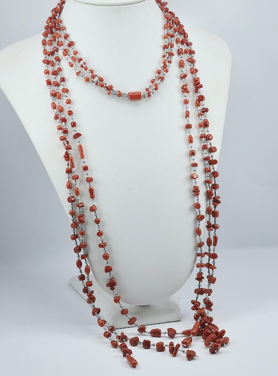 Scarf-style necklace in Mediterranean coral interspersed with silver-colored hematite, versatile and elegant, Italian craftsmanship