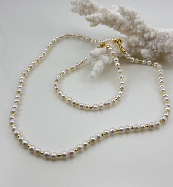 Set of freshwater cultured pearls alternating with golden hematite and gold-plated 925 SILVER clasp