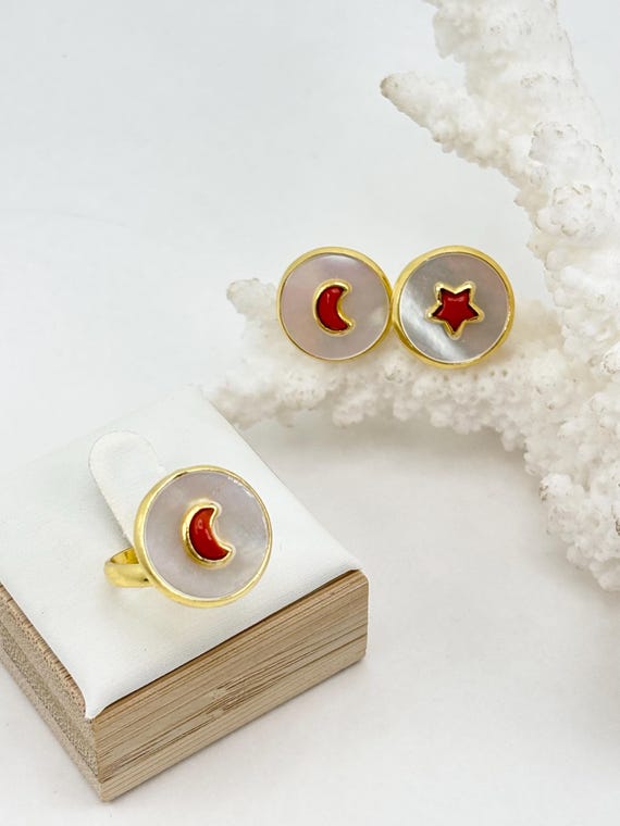 SET ring and ear studs in CORAL from the Mediterranean Sea and MOTHER OF PEARL, mounted in gold-plated 925 silver