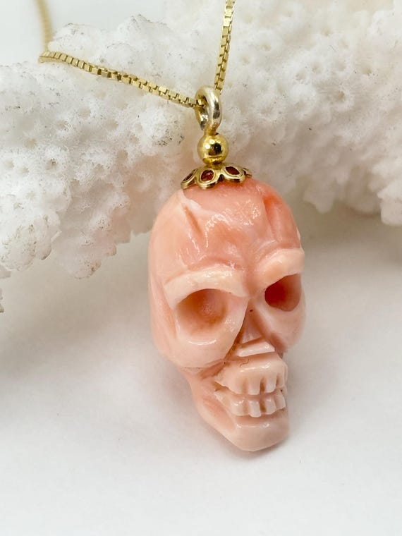Skull pendant in natural pink CORAL from the Pacific Ocean and gold-plated 925 SILVER clasp
