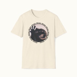 Pedro Raccoon Unisex Meme T-Shirt, Stylish Viral Animal Tee, Urban Wildlife Enthusiast Gift, Internet Meme Casual Wear Bild 5