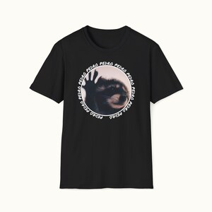 Pedro Raccoon Unisex Meme T-Shirt, Stylish Viral Animal Tee, Urban Wildlife Enthusiast Gift, Internet Meme Casual Wear Bild 4