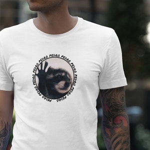 Pedro Raccoon Unisex Meme T-Shirt, Stylish Viral Animal Tee, Urban Wildlife Enthusiast Gift, Internet Meme Casual Wear Bild 2