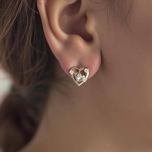 Brinco delicado de coração com diamante CZ para adolescentes, brinco minimalista para mulheres, presente de joia perfeito para namorada, cartão de mensagem personalizado