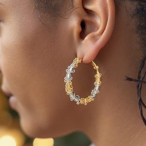 Tweekleurige zilveren en gouden kabeloorbellen met gepersonaliseerd handgeschreven tekstkaartje, cocktailparty-statementsieraden, gepersonaliseerd cadeau voor haar