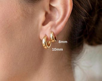 Hypoallergene 18k gouden Huggie-oorbellen voor meisjes, dames en peuters met gevoelige oren | Cadeau kleine hoepels van 8 mm, 10 mm | 24-uurs schip